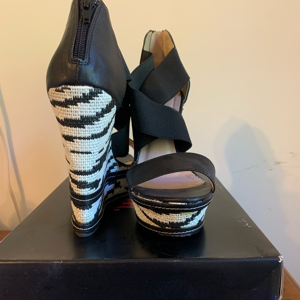 Kari black wedges